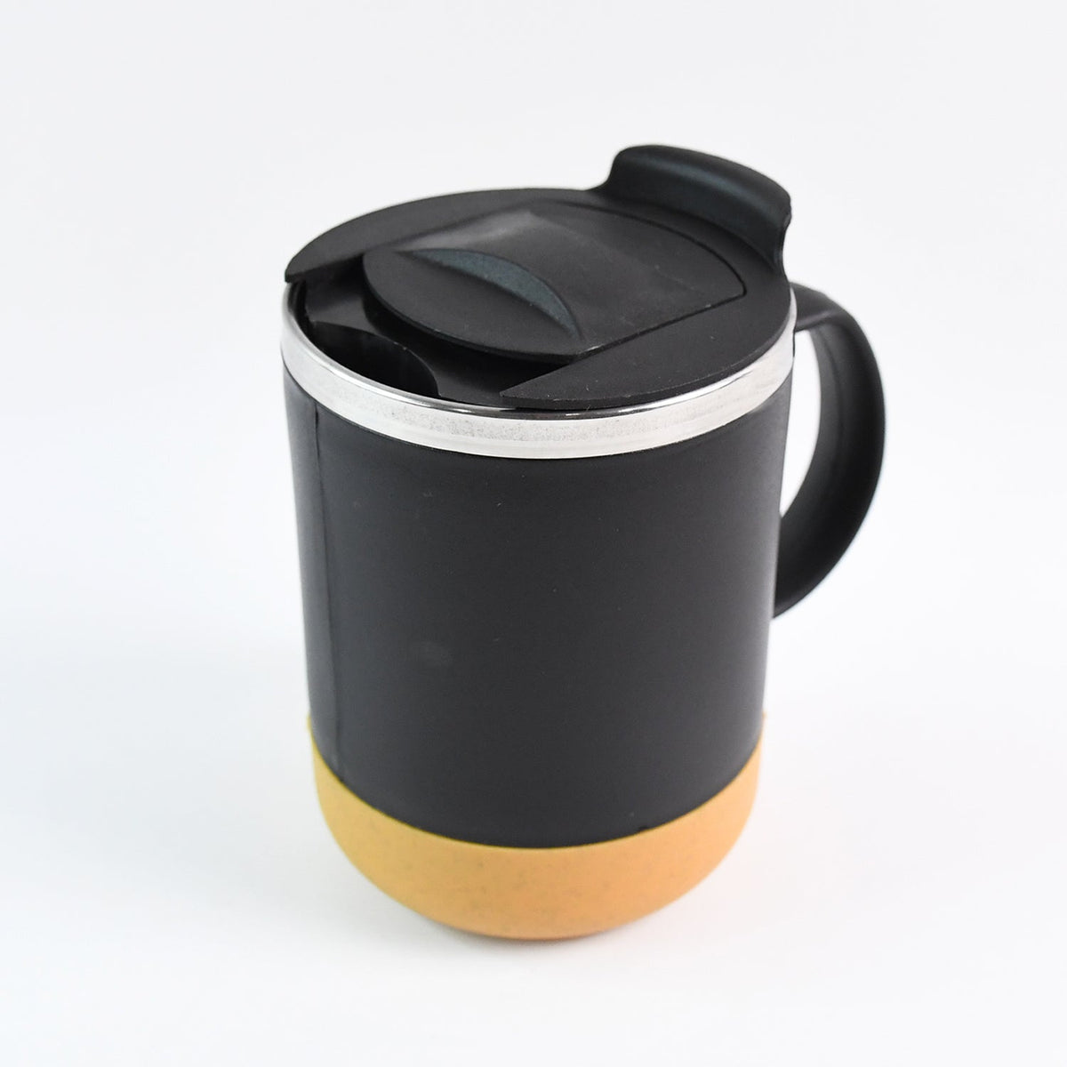 Ergonomic handle insulated coffee mug for comfortable grip on commute